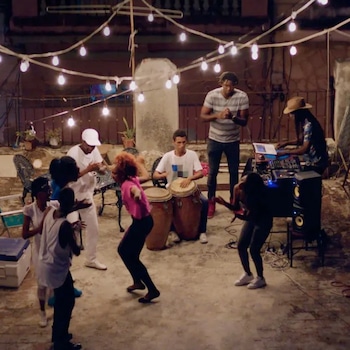 E-Comm: Airbnb Spring Break Stays & Experiences